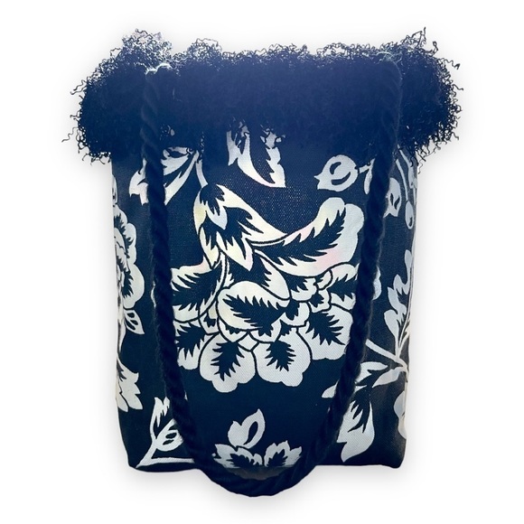 SMALL, REVERSIBLE, CANVAS PURSE. MEASURES AT BASE, 7”W X 4”D X 10”H. NO BRAND. - Picture 2 of 7